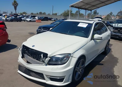 2010 Mercedes-Benz C 300 Luxury/Sport z USA, uszkodzony, nr VIN WDDGF5EB5AR109724